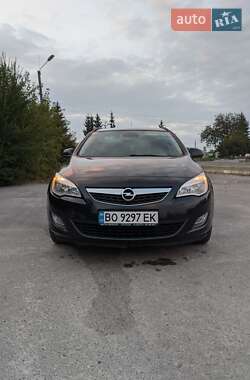 Универсал Opel Astra 2011 в Бучаче