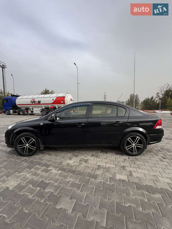 Седан Opel Astra 2013 в Кривому Розі