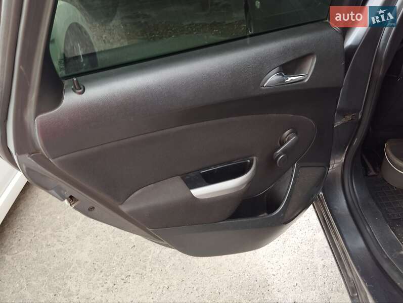 Универсал Opel Astra 2011 в Полтаве