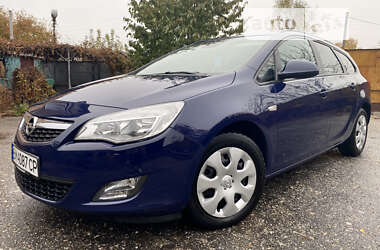 Універсал Opel Astra 2011 в Путивлі