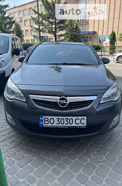 Універсал Opel Astra 2011 в Тернополі