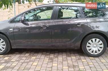 Універсал Opel Astra 2014 в Здолбуніві