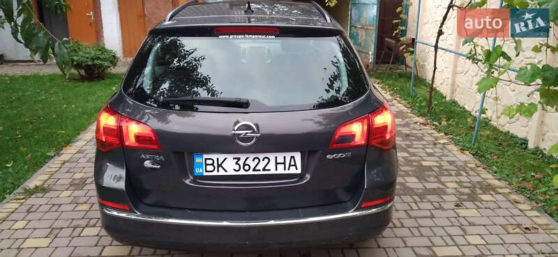 Универсал Opel Astra 2014 в Здолбунове