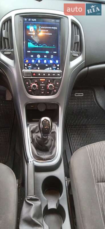 Универсал Opel Astra 2014 в Здолбунове