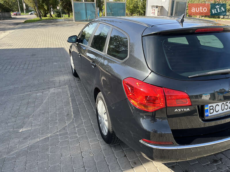 Универсал Opel Astra 2015 в Львове