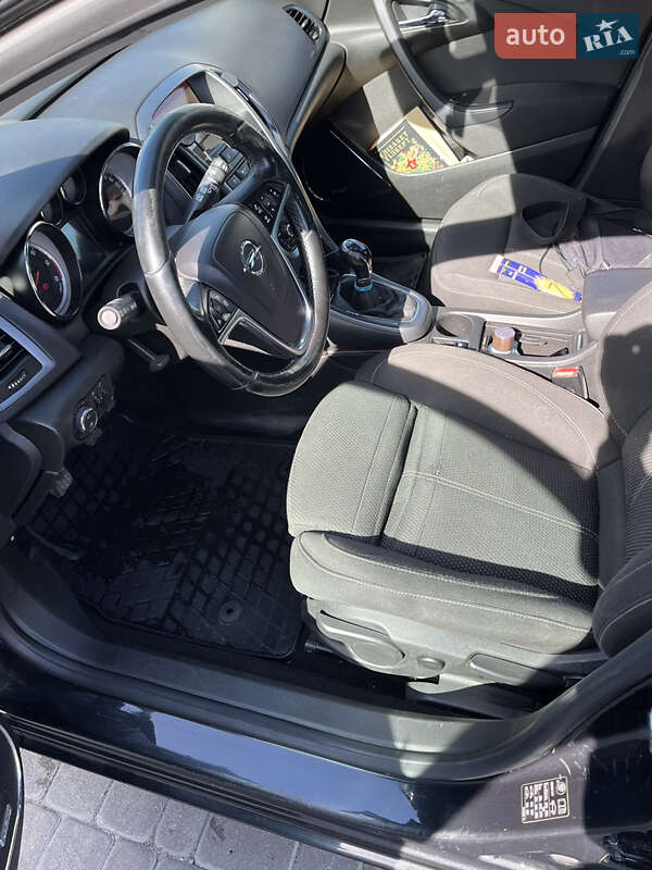 Универсал Opel Astra 2015 в Львове