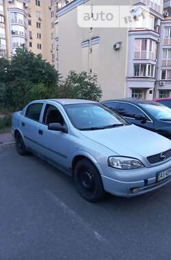 Седан Opel Astra 2004 в Киеве