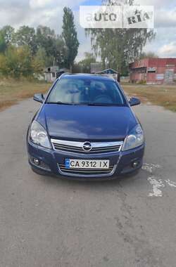 Універсал Opel Astra 2010 в Монастирищеві