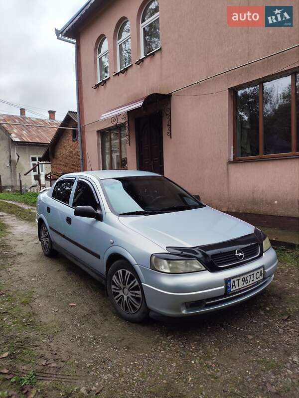 Седан Opel Astra 2004 в Снятине