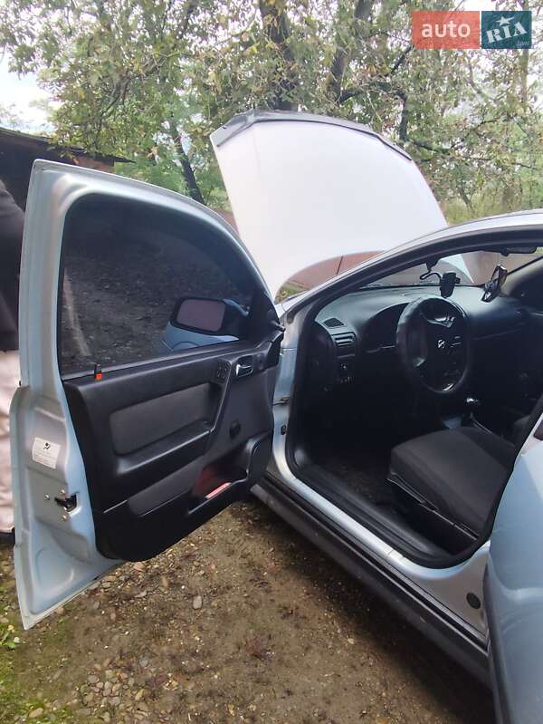 Седан Opel Astra 2004 в Снятине