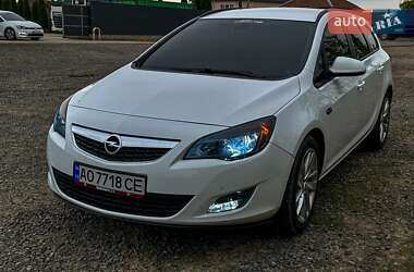 Універсал Opel Astra 2011 в 