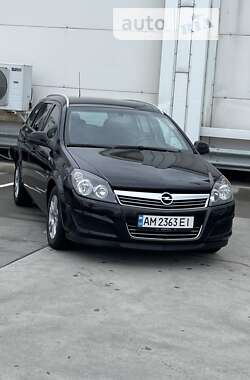 Універсал Opel Astra 2011 в Києві