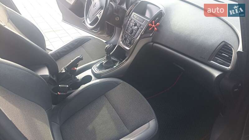 Хэтчбек Opel Astra 2012 в Каменец-Подольском