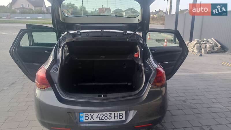 Хэтчбек Opel Astra 2012 в Каменец-Подольском
