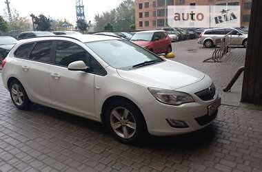 Універсал Opel Astra 2011 в Львові