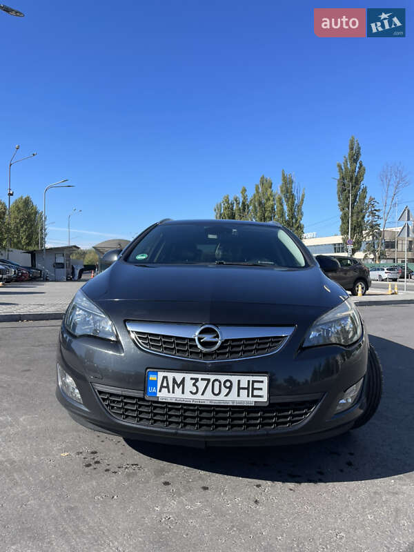 Универсал Opel Astra 2012 в Киеве