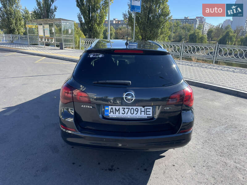 Универсал Opel Astra 2012 в Киеве