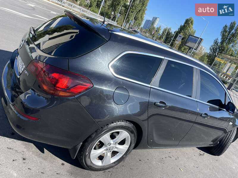 Универсал Opel Astra 2012 в Киеве