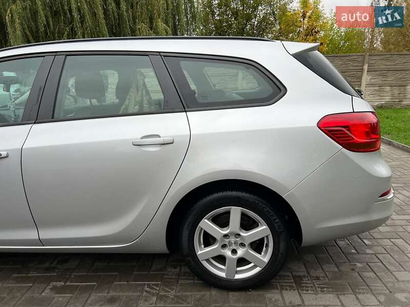 Универсал Opel Astra 2013 в Луцке
