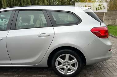 Універсал Opel Astra 2013 в Луцьку