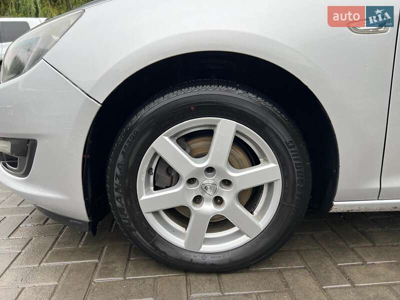 Универсал Opel Astra 2013 в Луцке