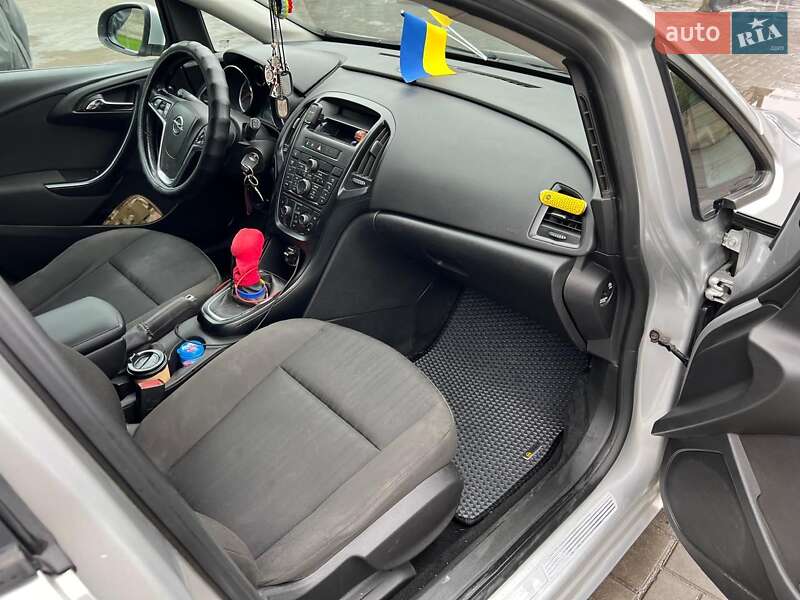 Универсал Opel Astra 2013 в Луцке