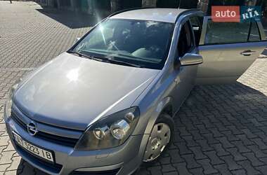 Універсал Opel Astra 2004 в Надвірній