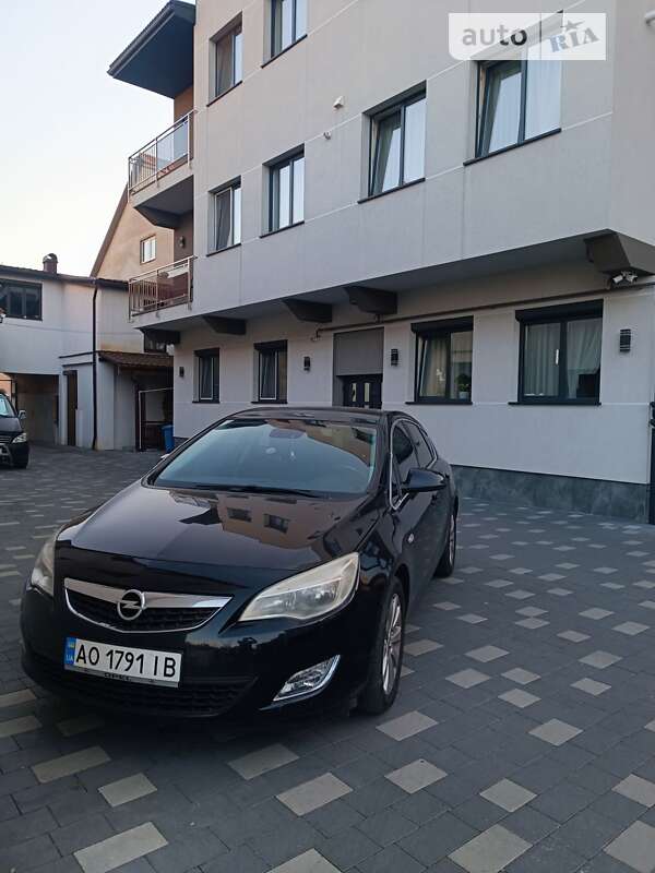 Хетчбек Opel Astra 2010 в Ужгороді