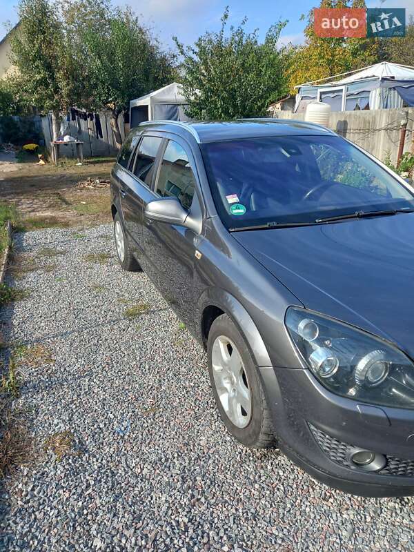 Универсал Opel Astra 2010 в Глевахе