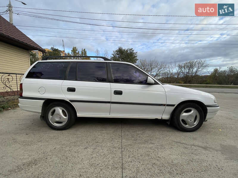 Универсал Opel Astra 1997 в Черновцах