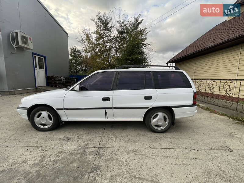 Универсал Opel Astra 1997 в Черновцах