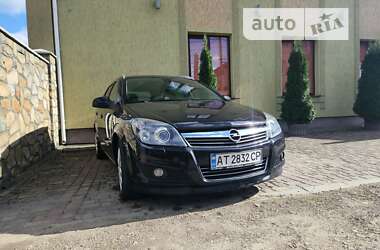 Универсал Opel Astra 2010 в Болехове