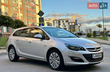 Універсал Opel Astra 2014 в Тернополі