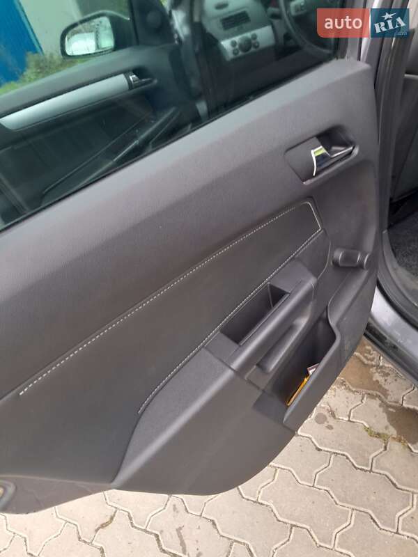 Універсал Opel Astra 2006 в Сокирянах