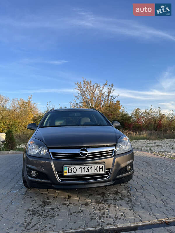 Универсал Opel Astra 2012 в Тернополе