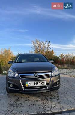 Універсал Opel Astra 2012 в Тернополі