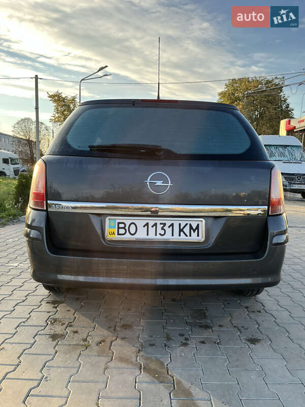Универсал Opel Astra 2012 в Тернополе
