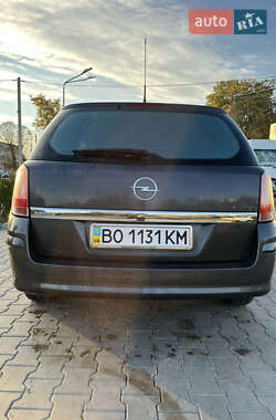 Універсал Opel Astra 2012 в Тернополі