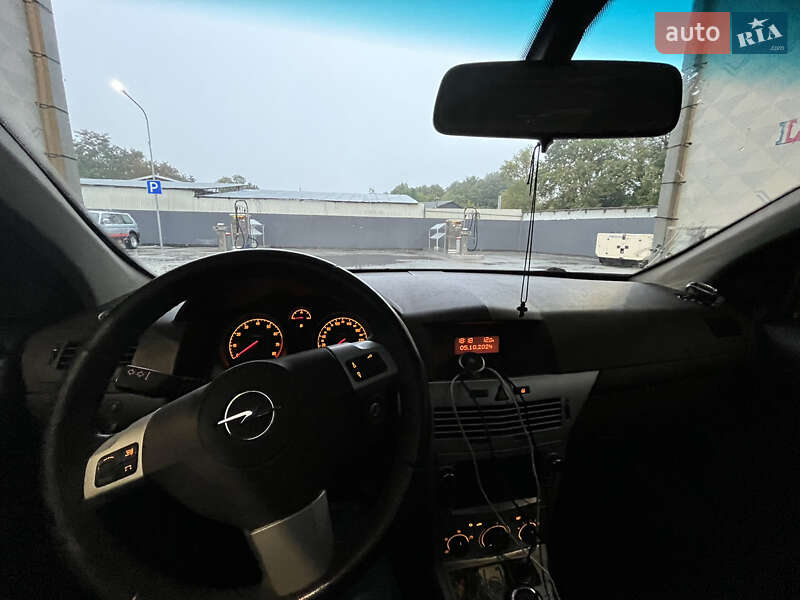 Универсал Opel Astra 2012 в Тернополе