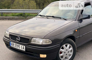 Универсал Opel Astra 1996 в Ямполе