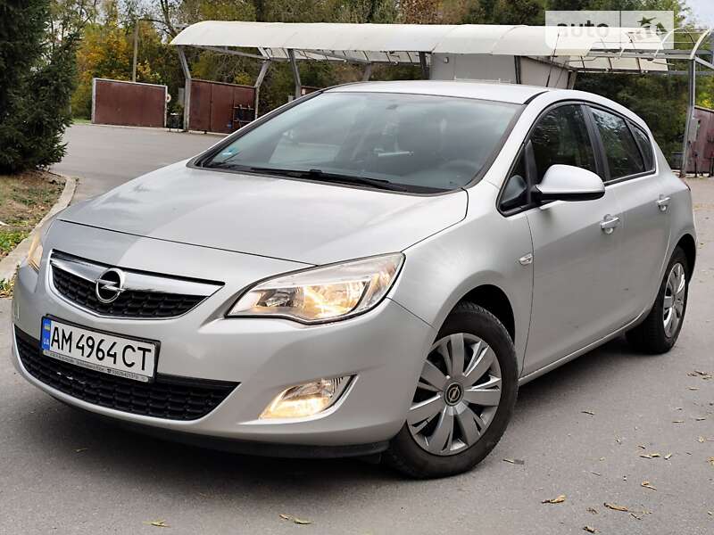 Хэтчбек Opel Astra 2010 в Бердичеве