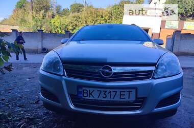 Універсал Opel Astra 2008 в Рівному