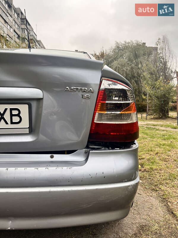Седан Opel Astra 2004 в Киеве