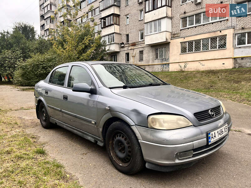 Седан Opel Astra 2004 в Киеве