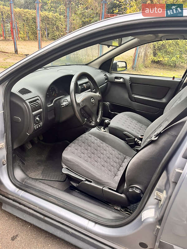 Седан Opel Astra 2004 в Киеве