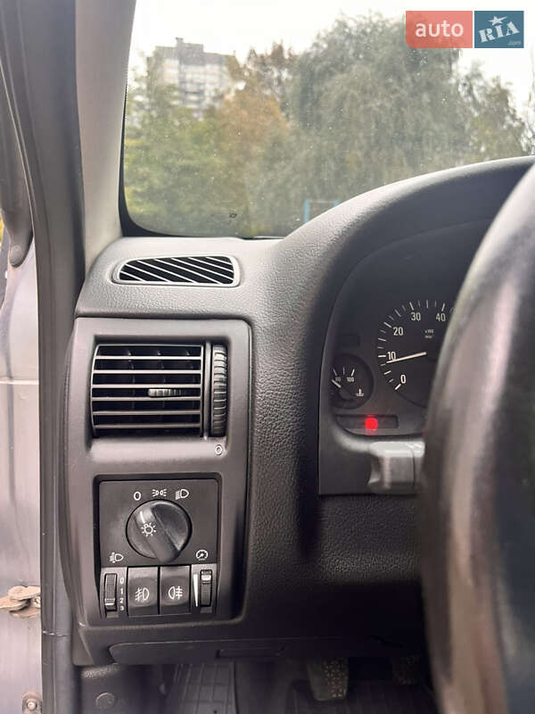 Седан Opel Astra 2004 в Киеве