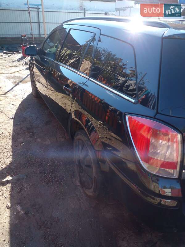 Универсал Opel Astra 2010 в Новом Буге