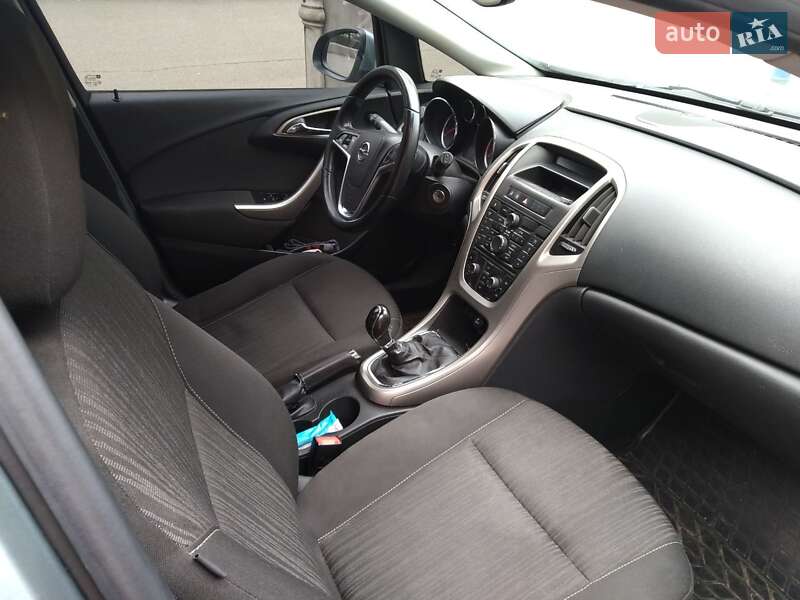 Универсал Opel Astra 2011 в Киеве