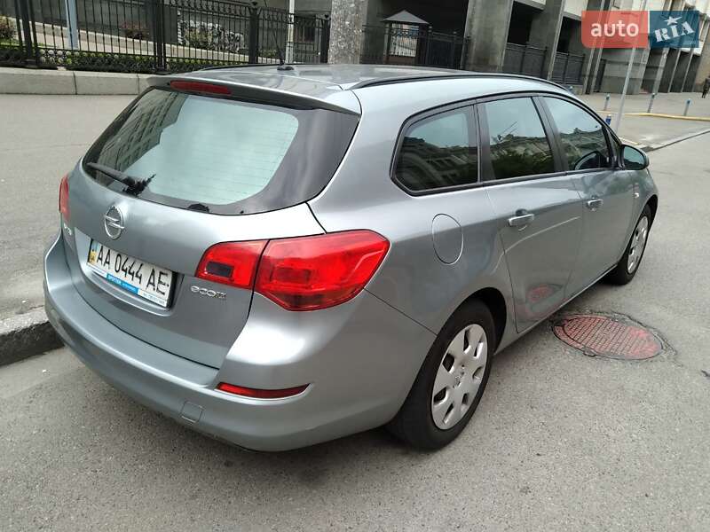 Универсал Opel Astra 2011 в Киеве