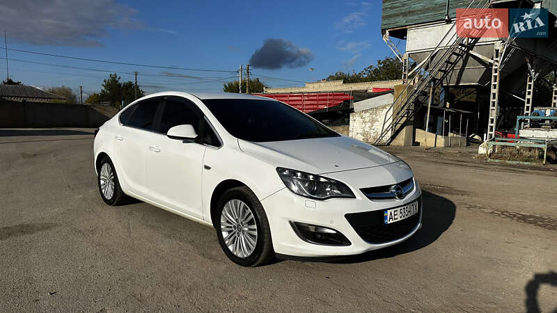 Седан Opel Astra 2015 в Павлограді
